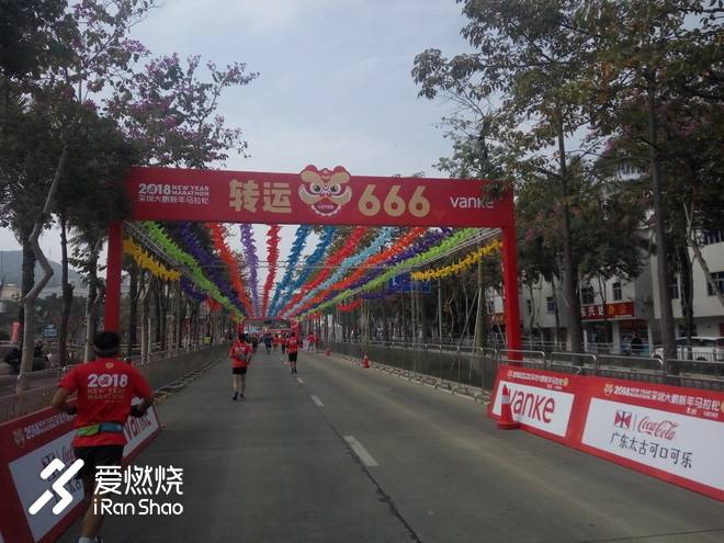 跑过一座城|择一处静谧，迎新岁朝阳，大鹏马拉松赛记
