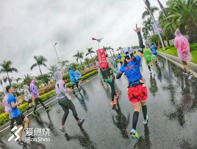 最美不是“厦”雨天 是我们不妥协的双眼——2018厦门马拉松