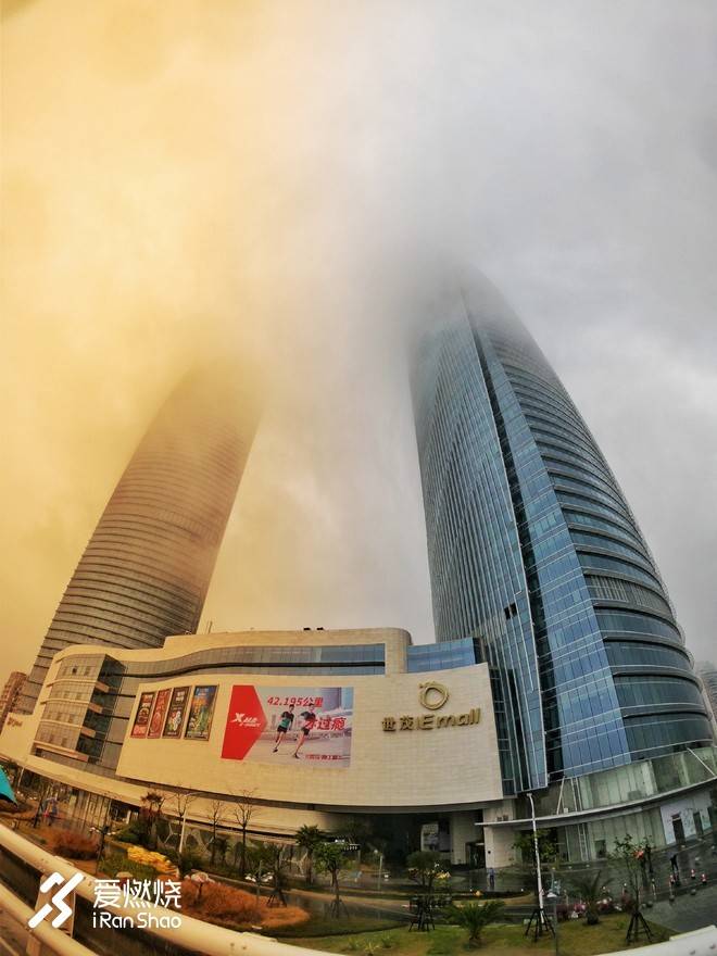 最美不是“厦”雨天 是我们不妥协的双眼——2018厦门马拉松