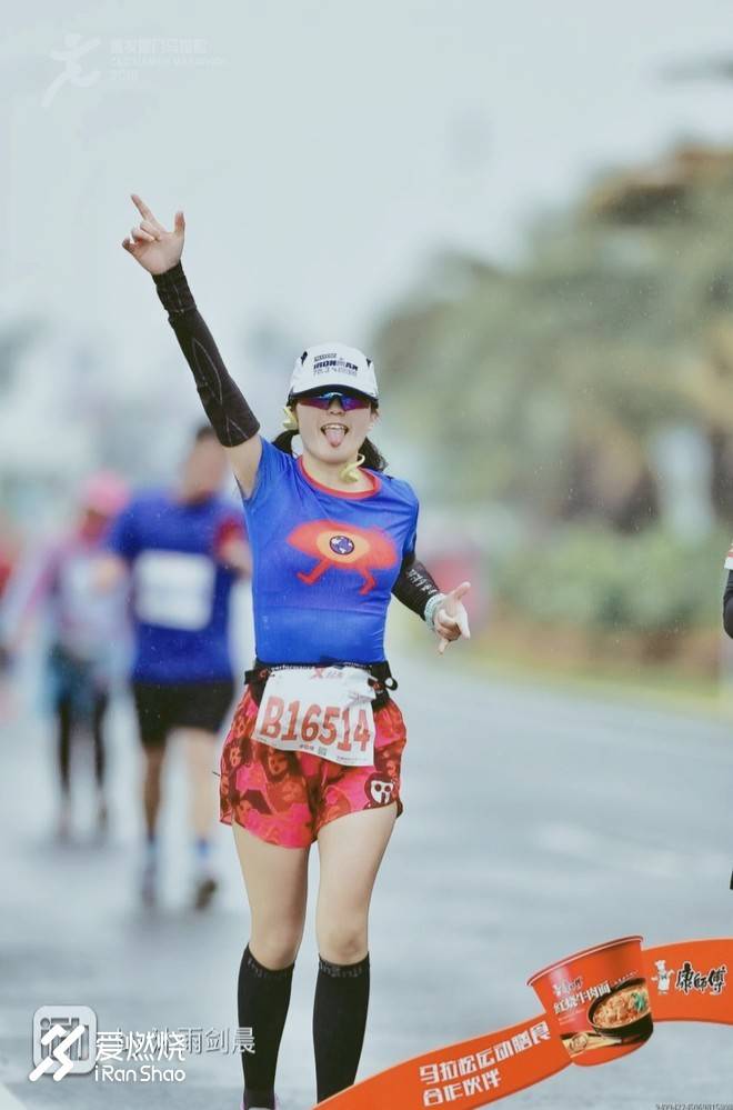 最美不是“厦”雨天 是我们不妥协的双眼——2018厦门马拉松