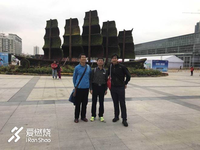 厦马雨洒情暖  海马天地人和