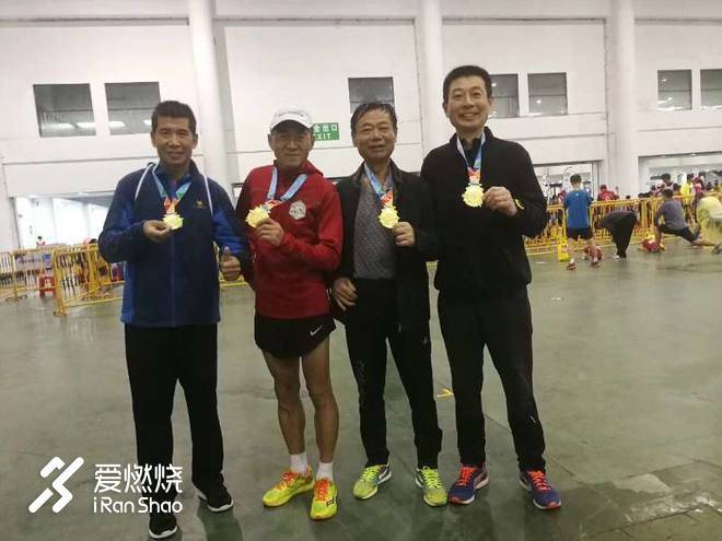 厦马雨洒情暖  海马天地人和