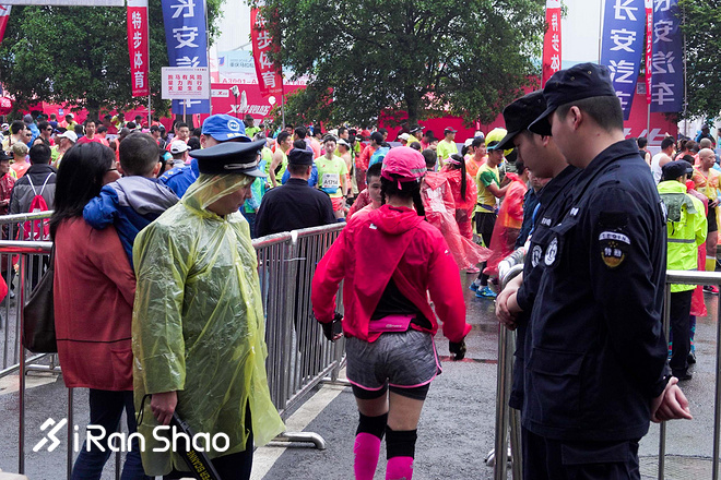 2018重庆马拉松 | 火锅味的赛道抵不过三万人的热情
