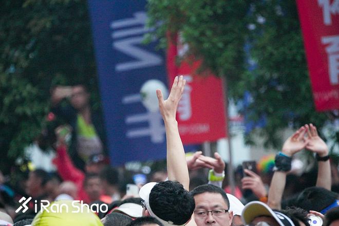 2018重庆马拉松 | 火锅味的赛道抵不过三万人的热情