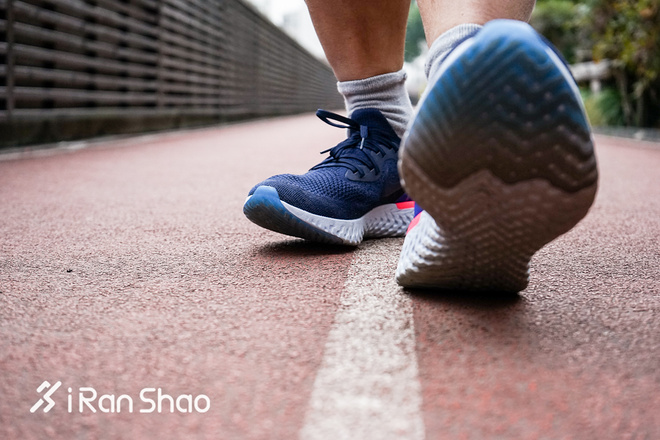 跑鞋 | 弹出新未来 Nike Epic React Flyknit跑鞋评测