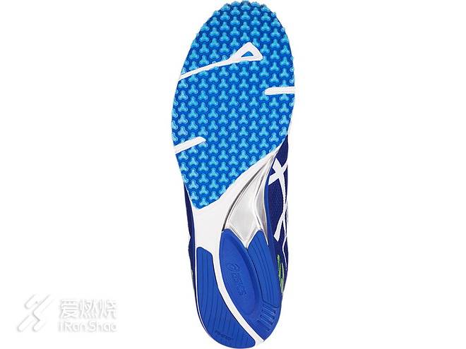 跑鞋战力榜 Vol.14 | 国产跑鞋两度上榜 14岁女孩散着鞋带拿走半马冠军