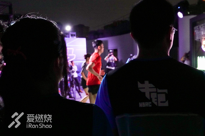 现场 | 伦敦马拉松开赛在即 New Balance在黄浦江畔举行了一个起跑仪式