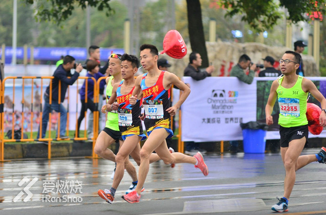 跑鞋战力榜 Vol.14 | 国产跑鞋两度上榜 14岁女孩散着鞋带拿走半马冠军