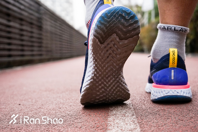 跑鞋 | 弹出新未来 Nike Epic React Flyknit跑鞋评测