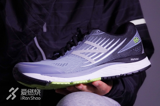 现场 | 伦敦马拉松开赛在即 New Balance在黄浦江畔举行了一个起跑仪式