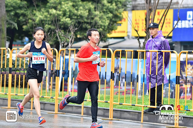 跑鞋战力榜 Vol.14 | 国产跑鞋两度上榜 14岁女孩散着鞋带拿走半马冠军