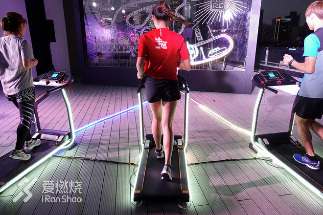 现场 | 伦敦马拉松开赛在即 New Balance在黄浦江畔举行了一个起跑仪式