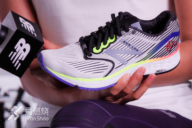 现场 | 伦敦马拉松开赛在即 New Balance在黄浦江畔举行了一个起跑仪式