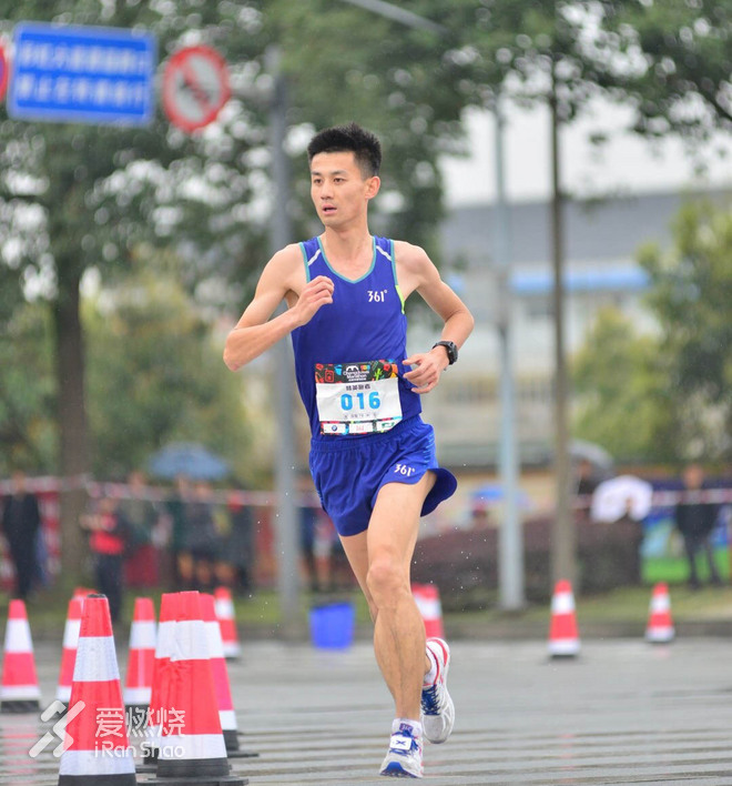 跑鞋战力榜 Vol.14 | 国产跑鞋两度上榜 14岁女孩散着鞋带拿走半马冠军