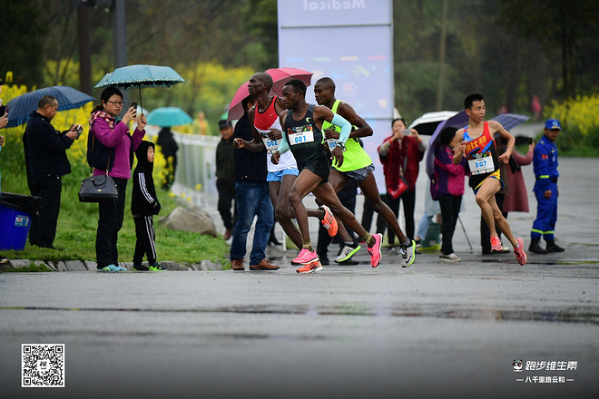 跑鞋战力榜 Vol.14 | 国产跑鞋两度上榜 14岁女孩散着鞋带拿走半马冠军
