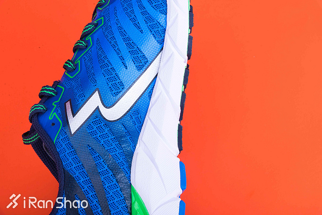 UNBOX |  熟悉的陌生品牌：两双361度海外版轻量跑鞋开箱视频