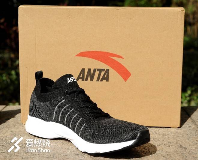 十年之约 轻弹取胜——安踏至氢跑鞋