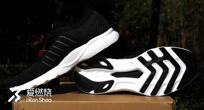 十年之约 轻弹取胜——安踏至氢跑鞋