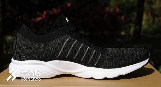 十年之约 轻弹取胜——安踏至氢跑鞋