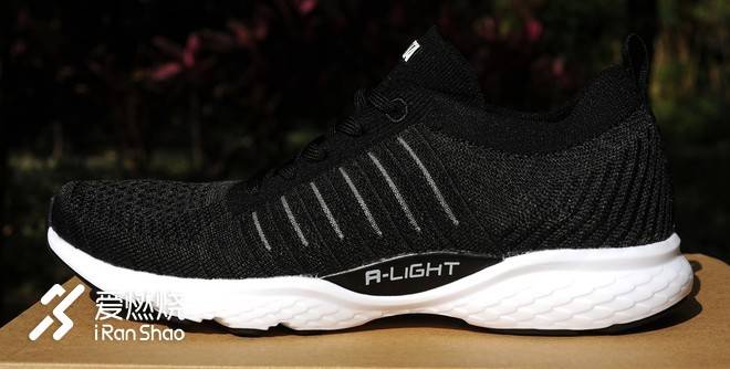 十年之约 轻弹取胜——安踏至氢跑鞋