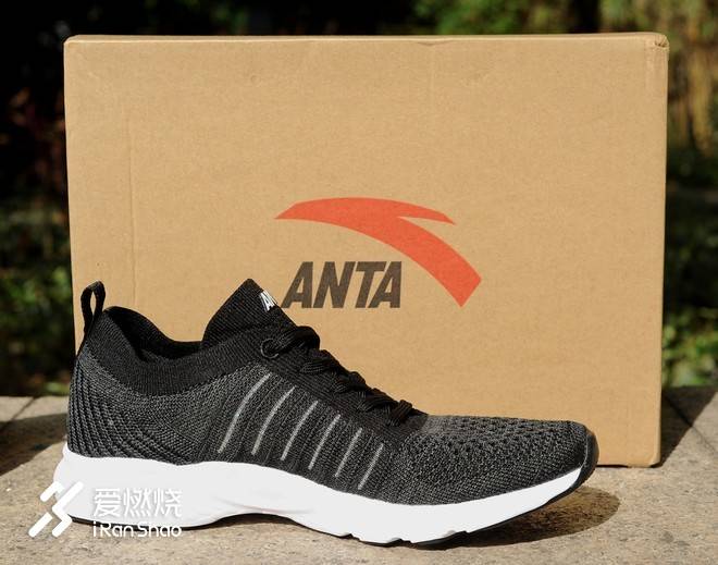 十年之约 轻弹取胜——安踏至氢跑鞋