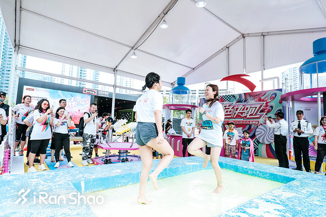 无关输赢、肆放青春——安踏携手The Color Run用颜色演绎缤纷乐趣！