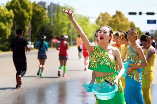 奔跑中国砥砺前行 2018昆马这场蓝天白云下的奔跑注定让人难忘