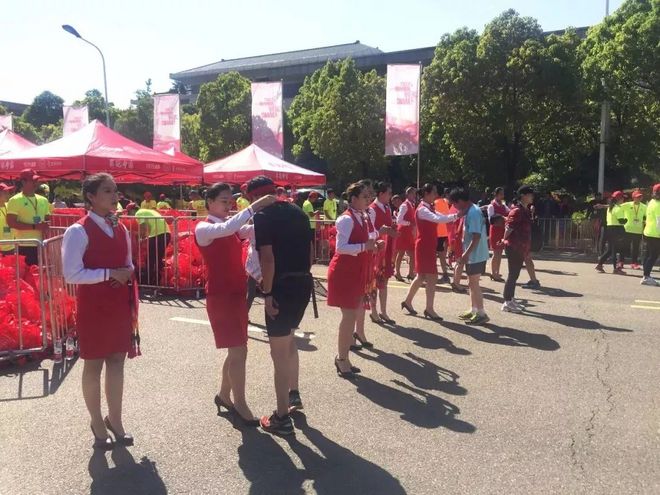 奔跑中国砥砺前行 2018昆马这场蓝天白云下的奔跑注定让人难忘