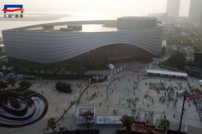 现场 | “魅力陶都，活力宜兴”！首届宜兴马拉松鸣枪开赛