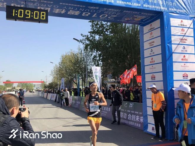 赛道速读 | 新人柏林半马跑进59分 焦安静轻松斩获菏泽半马国内冠军