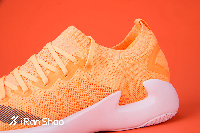 UNBOX |  一睹李宁千元级别跑鞋：李宁追风开箱视频