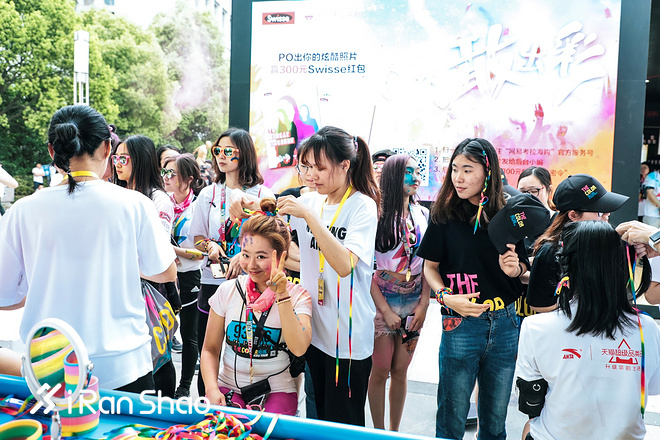 无关输赢、肆放青春——安踏携手The Color Run用颜色演绎缤纷乐趣！