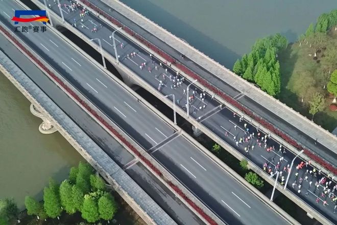 视频 | 宜马，不负春光！