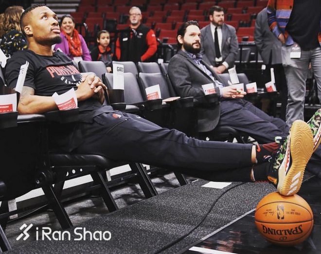 热点 | 跑鞋 VS 篮球鞋 谁是潮鞋界的扛把子