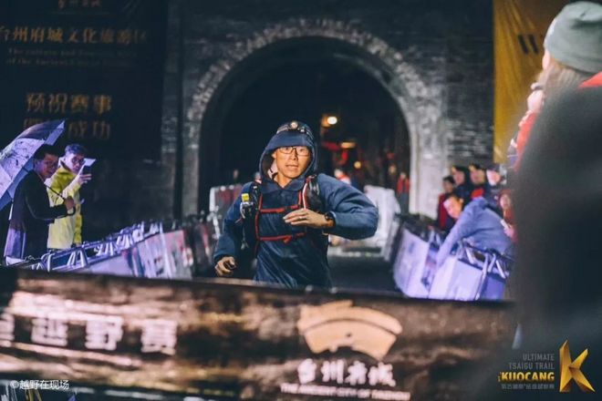 赛道速读 | 李子成锁定马拉松大满贯冠军 梁晶柴古逆转取胜