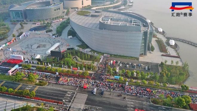 现场 | “魅力陶都，活力宜兴”！首届宜兴马拉松鸣枪开赛