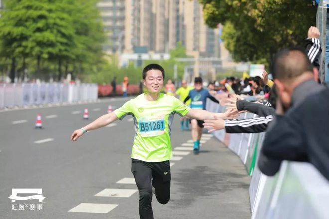 视频 | 宜马，不负春光！