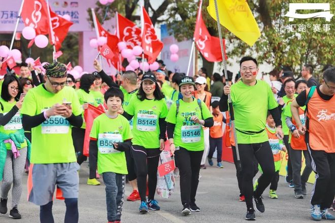 现场 | 共赴“桃花之约”，2018万科阳山半程马拉松鸣枪开赛