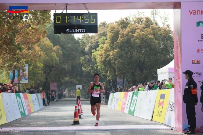 现场 | 共赴“桃花之约”，2018万科阳山半程马拉松鸣枪开赛