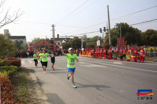 现场 | 共赴“桃花之约”，2018万科阳山半程马拉松鸣枪开赛