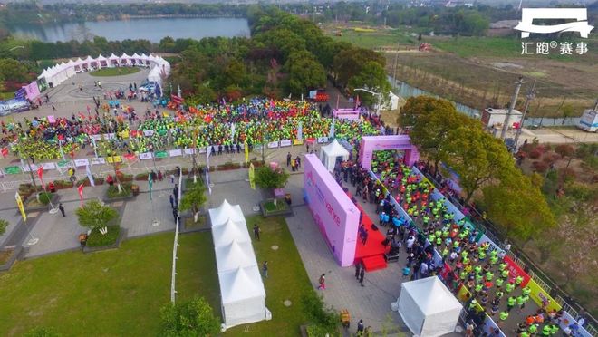 现场 | 共赴“桃花之约”，2018万科阳山半程马拉松鸣枪开赛