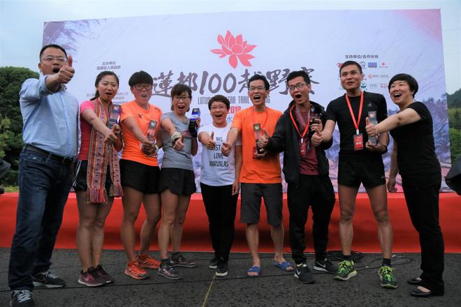 首届莲都100越野赛在古堰画乡开跑