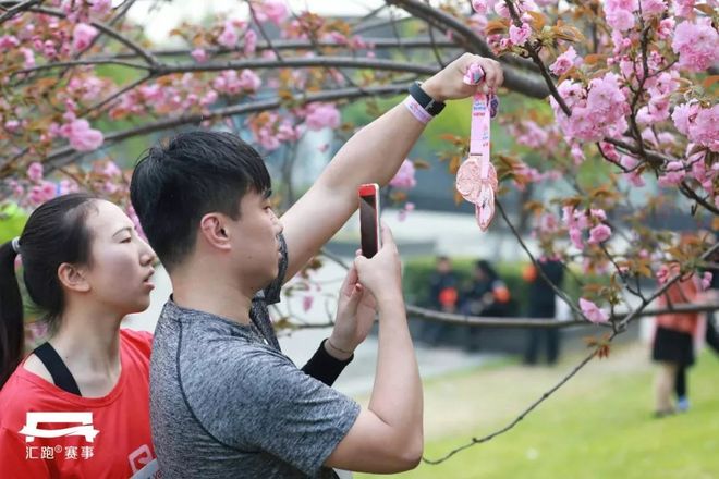 现场 | 共赴“桃花之约”，2018万科阳山半程马拉松鸣枪开赛