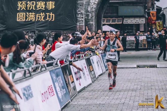 赛道速读 | 李子成锁定马拉松大满贯冠军 梁晶柴古逆转取胜