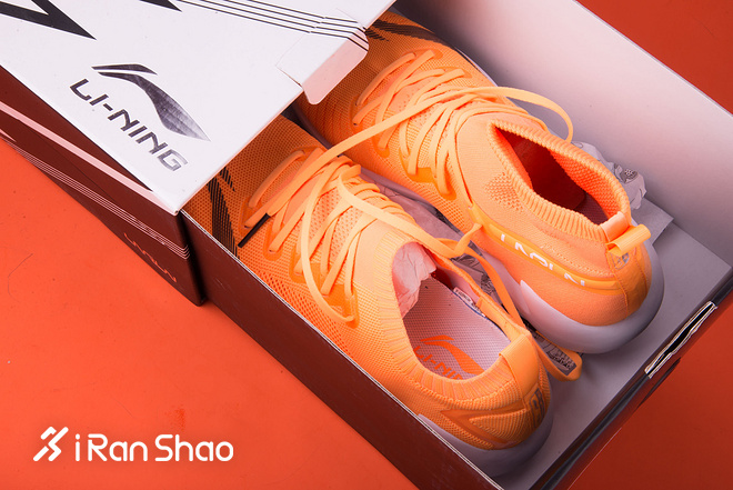 UNBOX |  一睹李宁千元级别跑鞋：李宁追风开箱视频