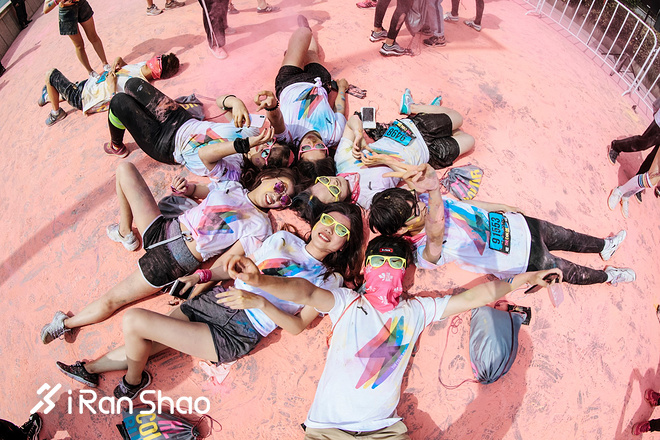 无关输赢、肆放青春——安踏携手The Color Run用颜色演绎缤纷乐趣！