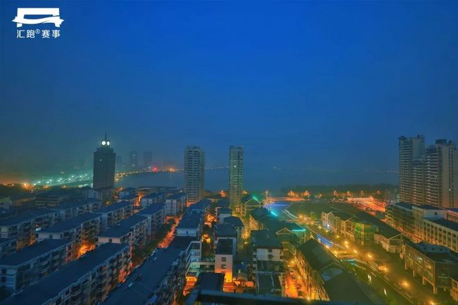 现场 | “魅力陶都，活力宜兴”！首届宜兴马拉松鸣枪开赛