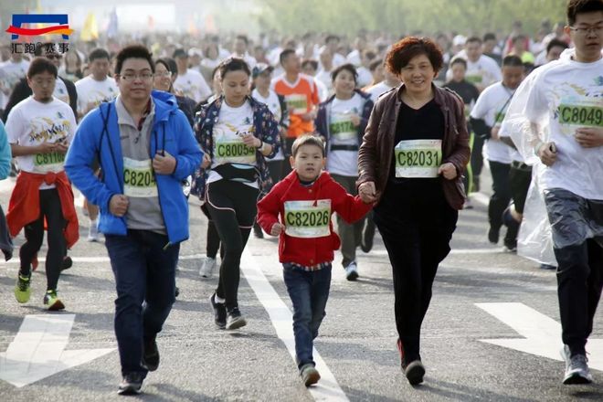 现场 | “魅力陶都，活力宜兴”！首届宜兴马拉松鸣枪开赛
