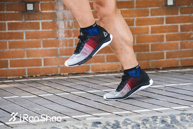 跑鞋 | Reebok FAST FLEXWEAVE™评测 出色鞋面给跑步带来更多可能