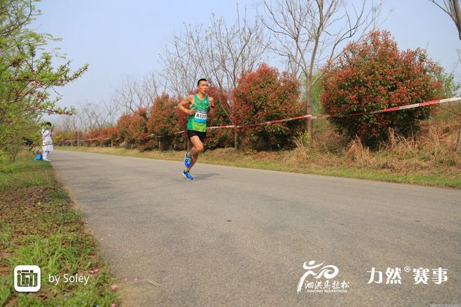 赛道速读 | 横店马黑人跑错路 李子成再拿高奖金赛事冠军